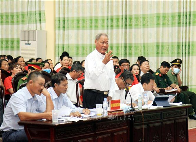 Đại diện các hộ dân nêu ý kiến thắc mắc về công tác đề bù, giải phóng mặt bằng. Ảnh: Thái Thuần – TTXVN