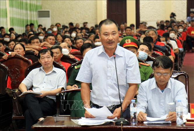 Đại diện các hộ dân nêu ý kiến thắc mắc về công tác đề bù, giải phóng mặt bằng. Ảnh: Thái Thuần – TTXVN