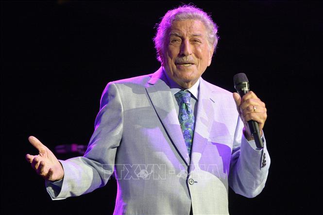 Huyền thoại âm nhạc Mỹ Tony Bennett biểu diễn tại Everett, Massachusetts, Mỹ ngày 8/8/2019. Ảnh: AFP/TTXVN