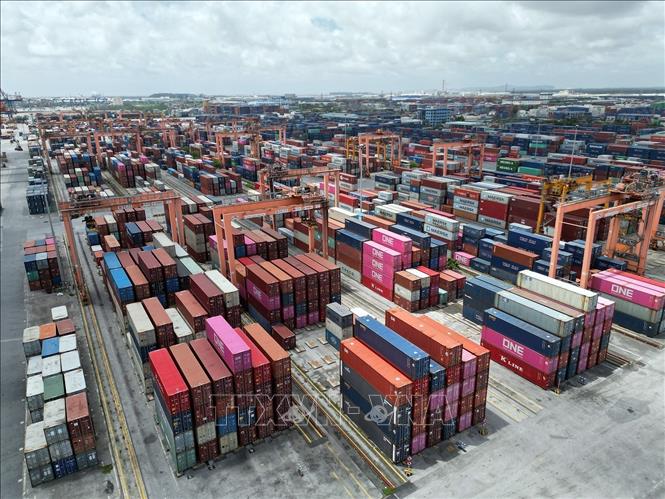 Kho bãi chứa container tại cảng Tân Vũ (Hải Phòng). Ảnh: Tuấn Anh - TTXVN