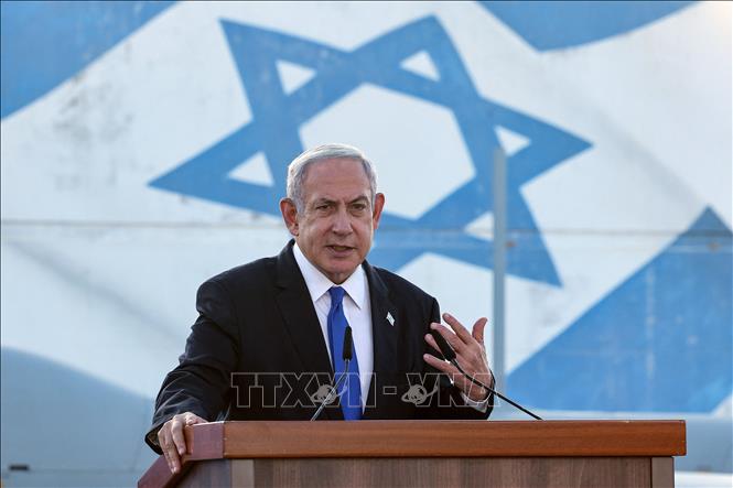 Thủ tướng Israel Benjamin Netanyahu phát biểu trong chuyến thăm trung tâm thiết bị không người lái ở căn cứ không quân Palmachim, thành phố Rishon LeZion, ngày 5/7/2023. Ảnh: AFP/TTXVN