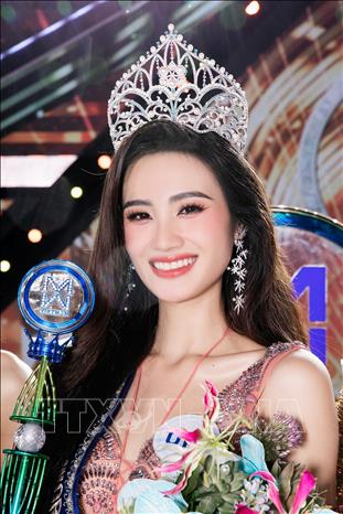 Huỳnh Trần Ý Nhi (2022, Bình Định) đăng quang Hoa hậu thế giới Việt Nam 2023. Ảnh: TTXVN/phát 