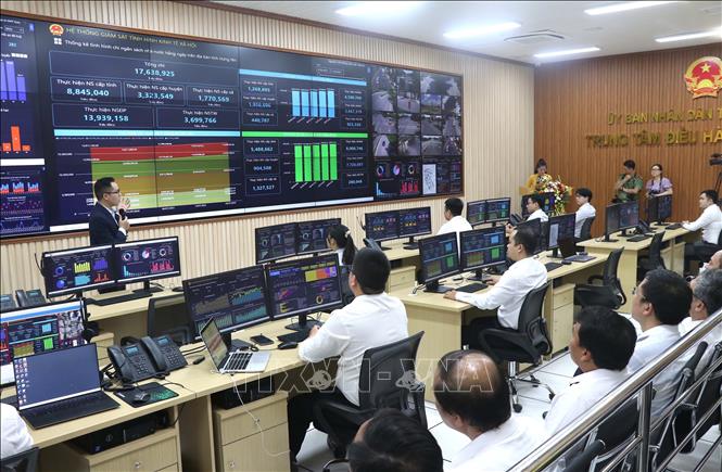 Trong ảnh: Trung tâm điều hành thông minh tỉnh Hưng Yên. Ảnh: Đinh Văn Nhiều - TTXVN