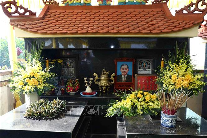 Linh cữu của đồng chí Nguyễn Khánh được an táng tại Nghĩa trang quê nhà (xã Hà Hồi, huyện Thường Tín, Hà Nội). Ảnh: Phạm Kiên - TTXVN