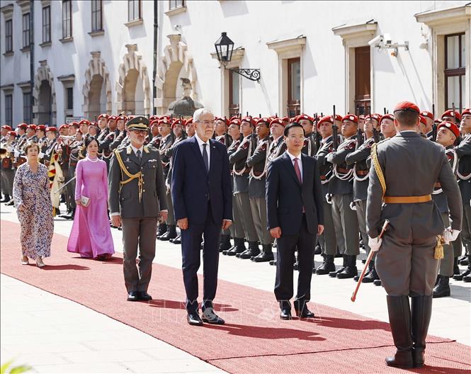 A view of the official welcome ceremony for President Vo Van Thuong and his spouse. VNA Photo: Thống Nhất 