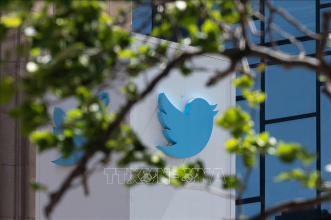 (Tư liệu) Biểu tượng cũ của Twitter tại trụ sở ở San Francisco, California, Mỹ. Ảnh: AFP/TTXVN
