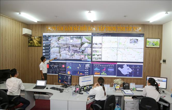Hệ thống camera sẽ được tích hợp về Trung tâm Giám sát điều hành của tỉnh nhằm phục vụ công tác chỉ đạo, điều hành, xử lý an ninh trật tự, vi phạm an toàn giao thông. Ảnh: Giang Phương - TTXVN