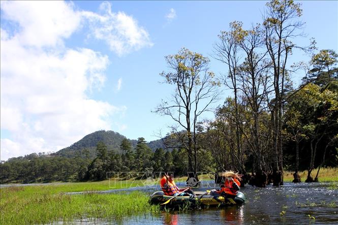 Khu du lịch Quốc gia Hồ Tuyền Lâm đã thu hút hàng chục dự án đầu tư với sản phẩm du lịch khá phong phú, đa dạng. Ảnh: Phạm Hậu - TTXVN