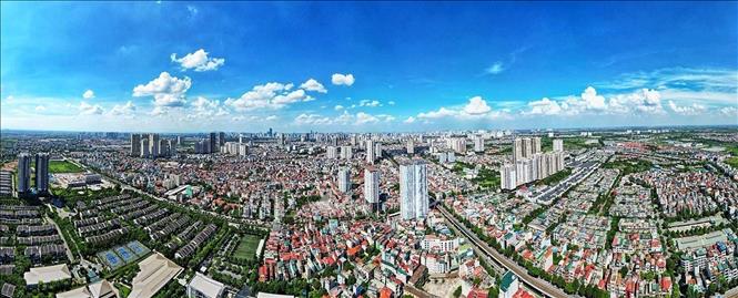 Nhiều tuyến đường vành đai, trục hướng tâm, cầu vượt được đầu tư, từng bước hình thành hệ thống giao thông đường bộ khép kín. Ảnh: Tuấn Anh - TTXVN