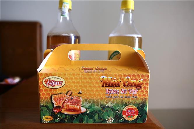 Mật ong sú vẹt được tỉnh Nam Định công nhận là sản phẩm OCOP 3 sao. Ảnh: Công Luật - TTXVN