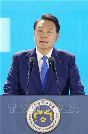 Tổng thống Hàn Quốc Yoon Suk Yeol phát biểu tại lễ kỷ niệm 70 năm ngày ký Hiệp định đình chiến trong Chiến tranh Triều Tiên 1950-1953 tại Trung tâm điện ảnh Busan, cách thủ đô Seoul 320 km về phía Đông Nam, ngày 27/7/2023. Ảnh: YONHAP/TTXVN