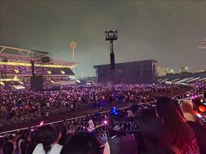 Sôi động chương trình biểu diễn của nhóm nhạc BlackPink tại Sân vận động Mỹ Đình. Ảnh: Thanh Loan - TTXVN