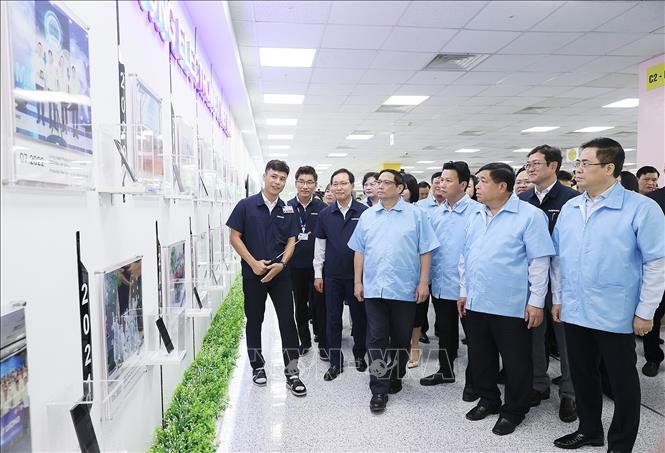 Thủ tướng Phạm Minh Chính thăm Công ty TNHH Samsung Electronics Việt Nam. Ảnh: Dương Giang-TTXVN

