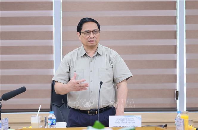 Thủ tướng Phạm Minh Chính phát biểu tại buổi làm việc với Ban lãnh đạo Samsung Việt Nam. Ảnh: Dương Giang-TTXVN