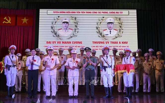Image hình ảnh hình ảnh hình ảnh hình ảnh hình ảnh Vũ Mạnh Cường - Điện Biên tôn vinh điển hình tiên tiến trong phòng, chống ma túy ...