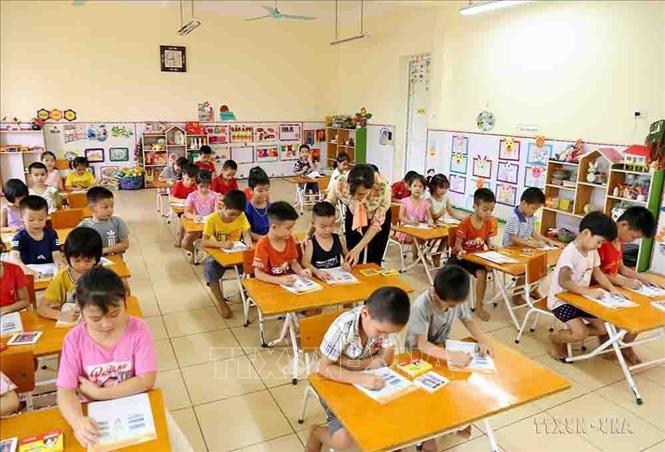 Trẻ em xã Ba Trại, huyện Ba Vì được học tập trong các lớp học khang trang theo tiêu chí nông thôn mới. Ảnh: Vũ Sinh - TTXVN