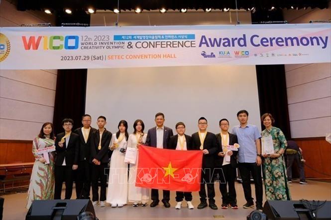 All the eight secondary Vietnamese students from Hanoi’s Giang Vo High School, taking part in the World Inventory Creativity Olympic (WICO), bag gold medals. Photo by courtesy/VNA