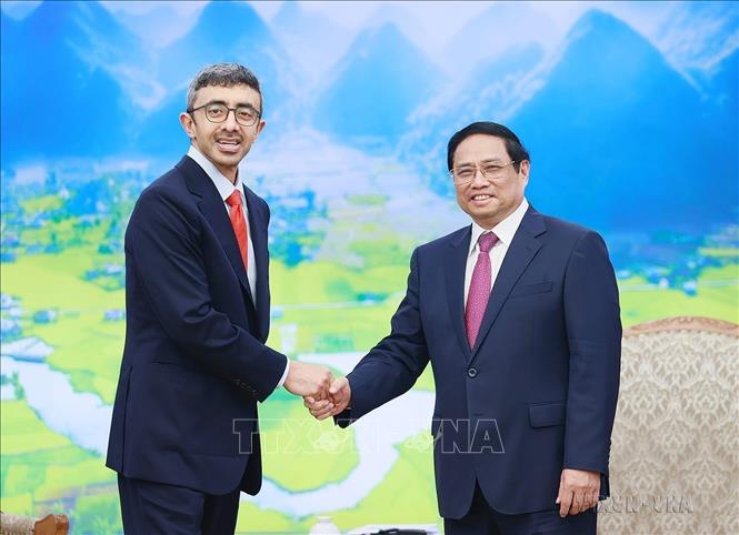 Thủ tướng Phạm Minh Chính tiếp Bộ trưởng Ngoại giao UAE Sheikh Abdullah bin Zayed Al Nahyan (Hà Nội, 14/6/2023). Ảnh: Dương Giang-TTXVN