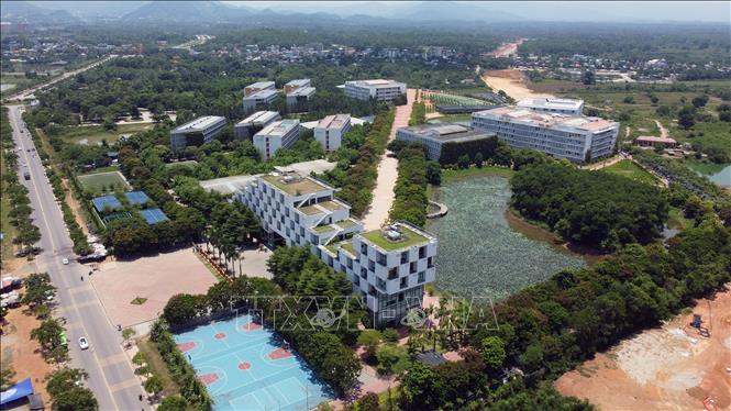 Trường Đại học FPT Campus Hoà Lạc nằm trong Khu CNC Hòa Lạc phục vụ việc học tập của hơn 3000 sinh viên, với cơ sở vật chất khang trang hiện đại và môi trường giáo dục đào tạo bậc nhất hiện nay. Ảnh: Huy Hùng - TTXVN
