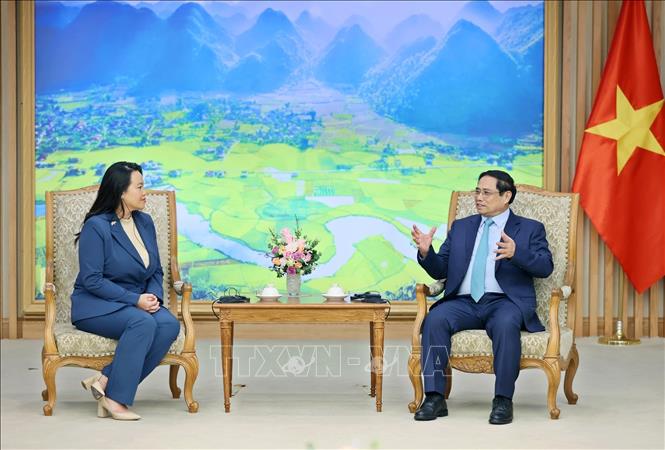 Thủ tướng Phạm Minh Chính tiếp bà Sheng Thao, Thị trưởng thành phố Oakland, bang California (Mỹ). Ảnh: Dương Giang-TTXVN