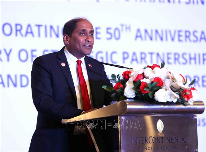 Singaporean Ambassador to Vietnam Jaya Ratnam speaks at the ceremony. VNA Photo: An Đăng 