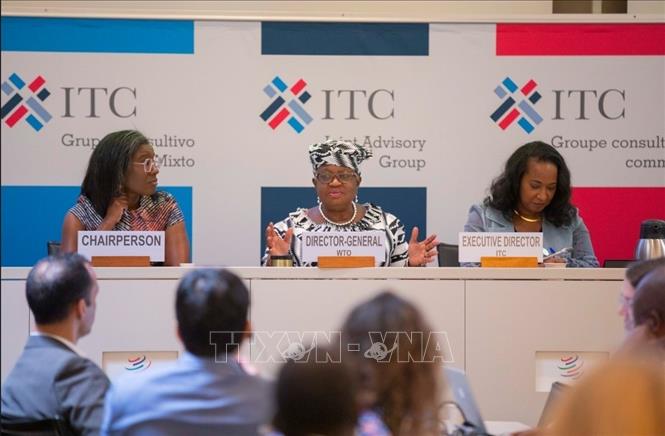 Tổng Giám đốc WTO, bà Ngozi Okonjo-Iweala (giữa) phát biểu tại Phiên họp lần thứ 57 Nhóm tư vấn chung của ITC ở Geneva, ngày 20/7/2023. Ảnh: TTXVN phát