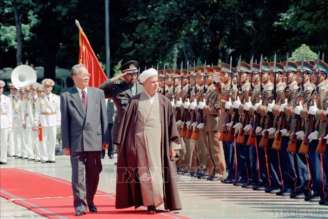 Chủ tịch nước Lê Đức Anh chủ trì Lễ đón Tổng thống Iran Akbar Hashemi Rafsanjani thăm cấp Nhà nước tới Việt Nam, tháng 10/1995. Ảnh: TTXVN