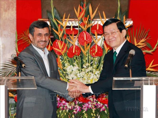 Chủ tịch nước Trương Tấn Sang đón Tổng thống Iran Mahmoud Ahmadinejad thăm chính thức Việt Nam (Hà Nội, 9/11/2012). Ảnh: Thống Nhất – TTXVN