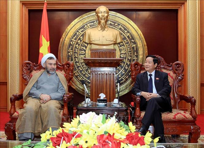 Chủ nhiệm Ủy ban Đối ngoại của Quốc hội Trần Văn Hằng tiếp Ủy viên Đoàn Chủ tịch Quốc hội Iran kiêm Chủ tịch Nhóm Nghị sĩ hữu nghị Iran – Việt Nam Hossein Sobbhaninia (Hà Nội, 19/11/2014). Ảnh: An Đăng – TTXVN