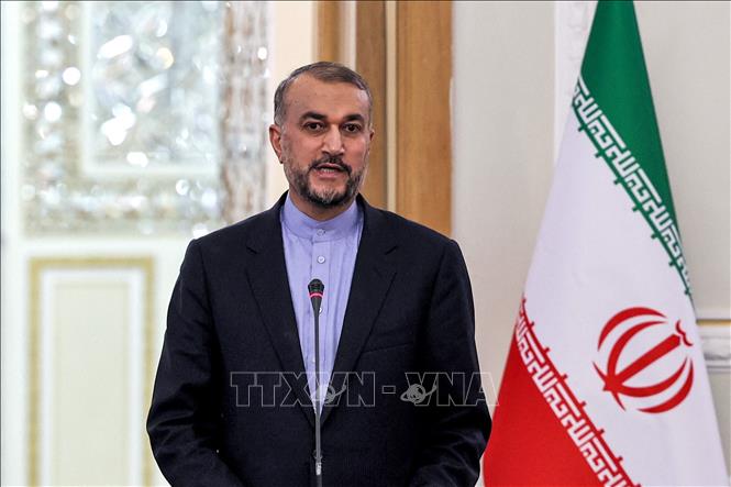 Ngoại trưởng Iran Hossein Amir-Abdollahian phát biểu tại cuộc họp báo ở Tehran. Ảnh: AFP/TTXVN