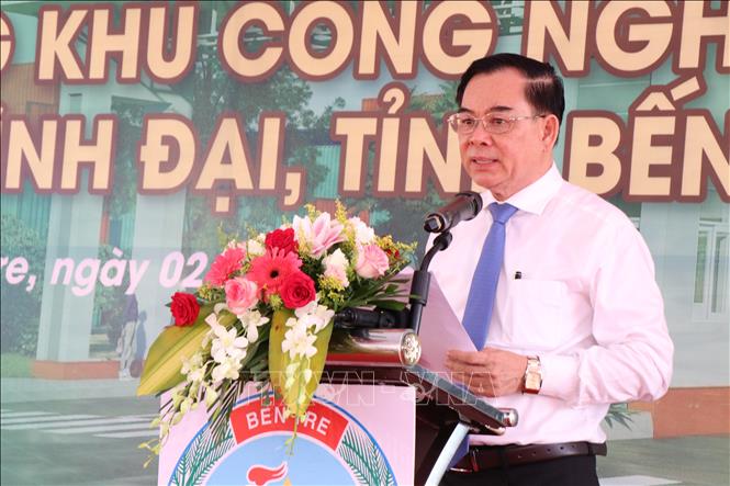 Trong ảnh: Chủ tịch UBND tỉnh Bến Tre Trần Ngọc Tam phát biểu tại Lễ khởi công. Ảnh: Công Trí - TTXVN