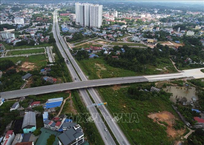 Nút giao thông Tân Long (phường Tân Long và xã Sơn Cẩm của T.P thái nguyên) với đường cao tốc Hà Nội – Thái Nguyên. Ảnh: Vũ Sinh - TTXVN