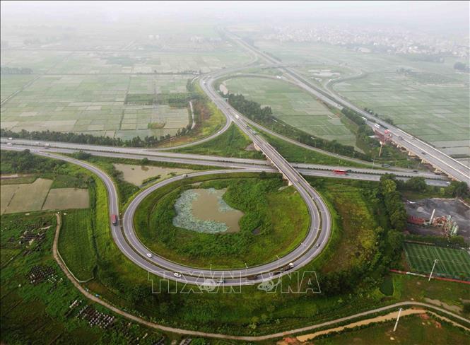 Nút giao thông Quốc lộ 18 với đường cao tốc Hà Nội – Thái Nguyên. Ảnh: Vũ Sinh - TTXVN
