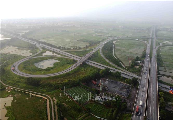 Nút giao thông Quốc lộ 18 với đường cao tốc Hà Nội – Thái Nguyên. Ảnh: Vũ Sinh - TTXVN