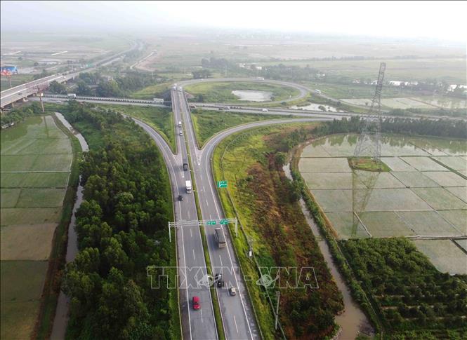 Nút giao thông Quốc lộ 18 với đường cao tốc Hà Nội – Thái Nguyên. Ảnh: Vũ Sinh - TTXVN