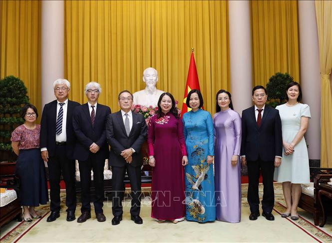Vice President Vo Thi Anh Xuan receives President of Japan's Kyodo News Agency Mizutani Toru in Hanoi on August 3. VNA Photo: An Đăng