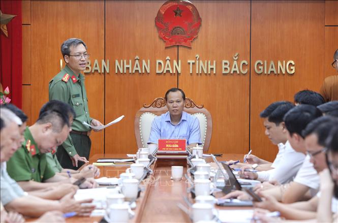 Đại diện công an tỉnh phát biểu tại hội nghị. Ảnh: Danh Lam -TTXVN