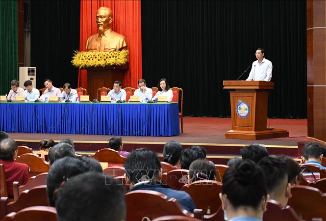 Trong ảnh: Lãnh đạo tỉnh Đồng Nai phát biểu tại buổi đối thoại. Ảnh: Công Phong -TTXVN 