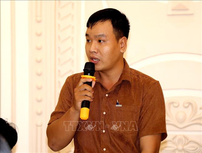 Đại diện Họp tác xã trái cây Tân Lộc (quận Thốt Nốt) kiến nghị các sở, ngành liên quan hướng dẫn hợp tác xã kê khai, đăng ký thuế. Ảnh: Thu Hiền - TTXVN
