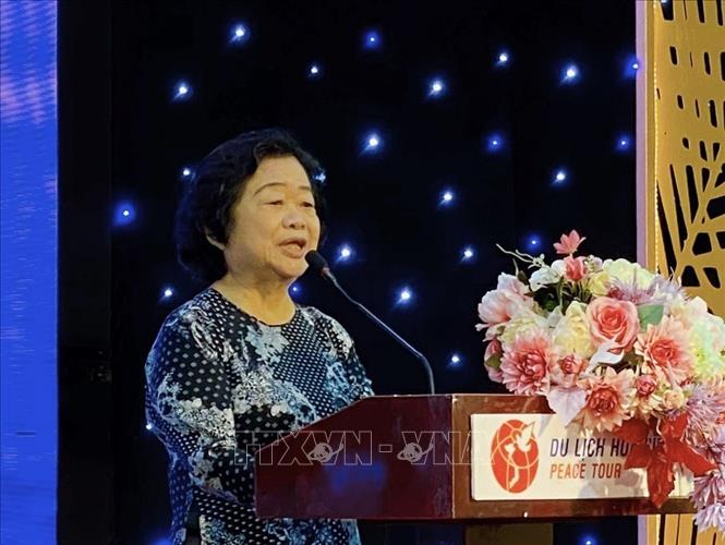 Trong ảnh: Bà Trương Mỹ Hoa, nguyên Bí thư Trung ương Đảng, nguyên Phó Chủ tịch nước, Chủ tịch Quỹ học bổng Vừ A Dính, Chủ nhiệm Câu lạc bộ “Vì Hoàng Sa – Trường Sa thân yêu” phát biểu tại buổi họp mặt. Ảnh: Hồng Giang - TTXVN
