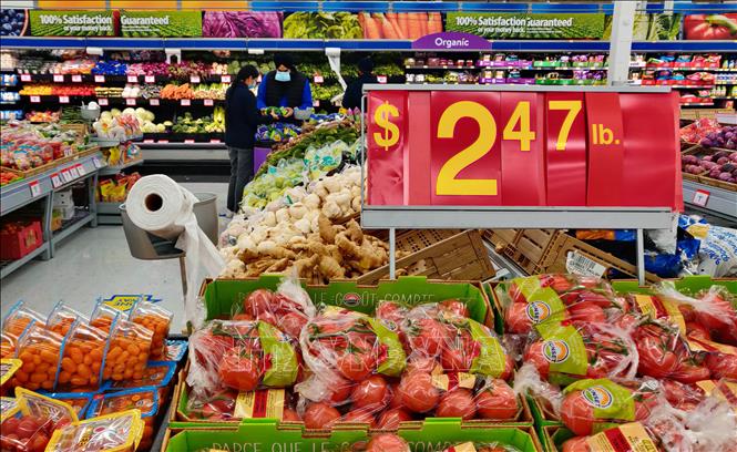 Hàng hóa bày bán trong siêu thị ở Mississauga, Ontario, Canada. Ảnh: THX/TTXVN