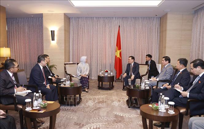 NA Chairman Vuong Dinh Hue meets with Chairperson of the Audit Board of Indonesia (BPK) Isma Yatun. VNA Photo: Doãn Tấn