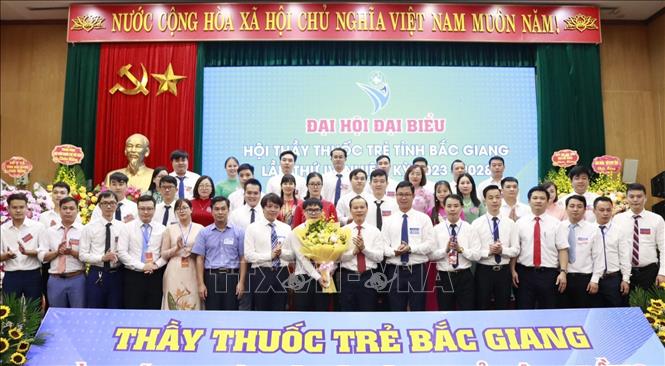 Ban Chấp hành khóa IV ra mắt Đại hội. Ảnh: Đồng Thúy-TTXVN
