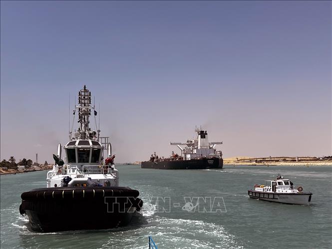 Tàu thuyền di chuyển trên kênh đào Suez của Ai Cập. Ảnh: Nguyễn Tùng - PV TTXVN tại Ai Cập