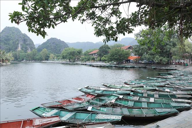 Những con đò mòn mỏi chờ khách. Ảnh: Đức Phương - TTXVN