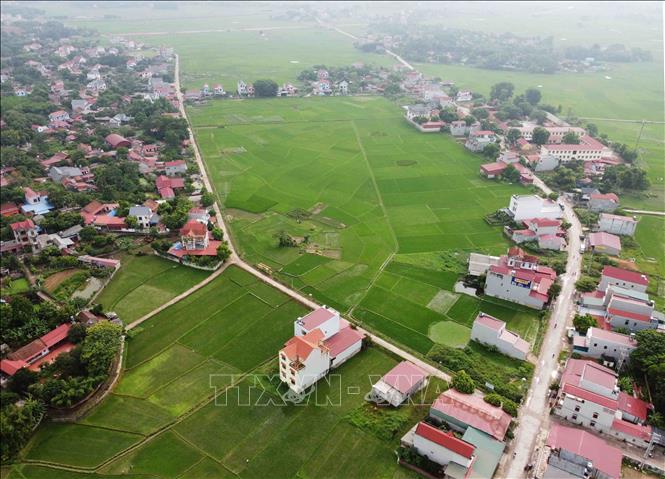 Giai đoạn 2021 - 2025, tỉnh Thái Nguyên tiếp tục triển khai xây dựng hạ tầng kinh tế - xã hội nông thôn đồng bộ và hiện đại, gắn với quá trình đô thị hóa, cơ cấu lại ngành nông nghiệp, phát triển kinh tế nông nghiệp, nông thôn gắn với xây dựng NTM theo hướng bền vững, nâng cao đời sống vật chất và tinh thần của người dân nông thôn. Ảnh: Vũ Sinh – TTXVN