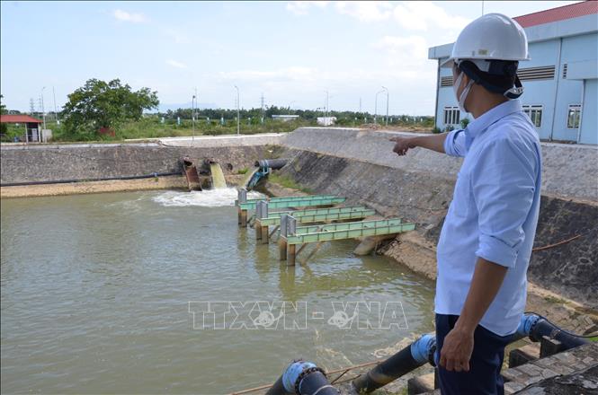 Trong ảnh: Hạng mục hồ sơ lắng tại nhà máy nước Cầu Đỏ (quận Cẩm Lệ, thành phố Đà Nẵng) đang chứa lượng nước thô khoảng 80% dung tích hồ. Ảnh: Quốc Dũng - TTXVN