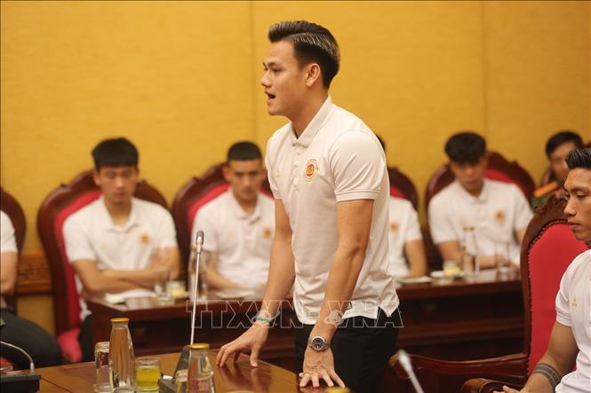 Đội trưởng CLB Công an Hà Nội Hồ Tấn Tài phát biểu. Ảnh: TTXVN