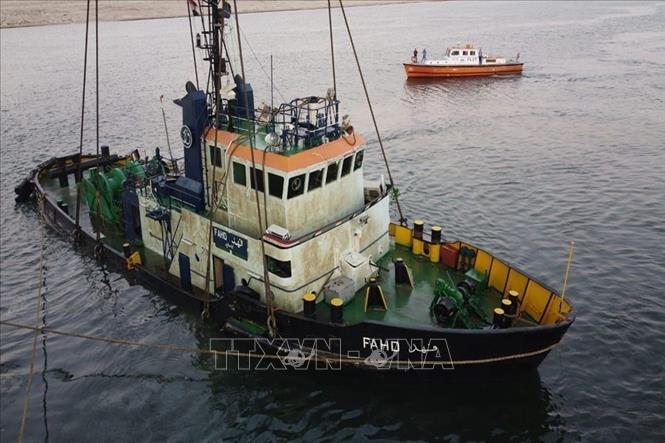Tàu kéo Fahd được trục vớt thành công tại kênh đào Suez của Ai Cập, ngày 8/8/2023. Ảnh: Suez Canal Authority/TTXVN