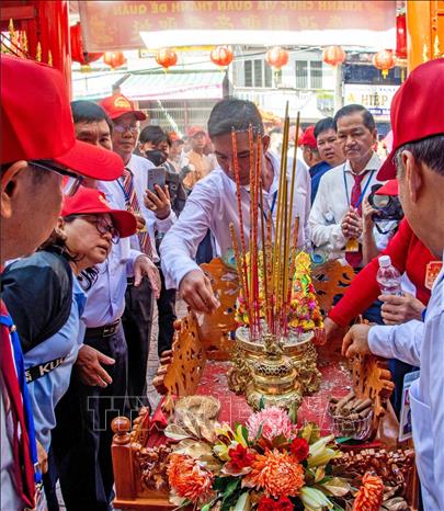 Nghi thức lễ vía Quan Thánh Đế Quân. Ảnh: TTXVN phát